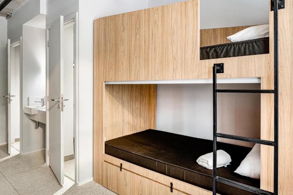 Privatzimmer für 4 Personen mit Badezimmer