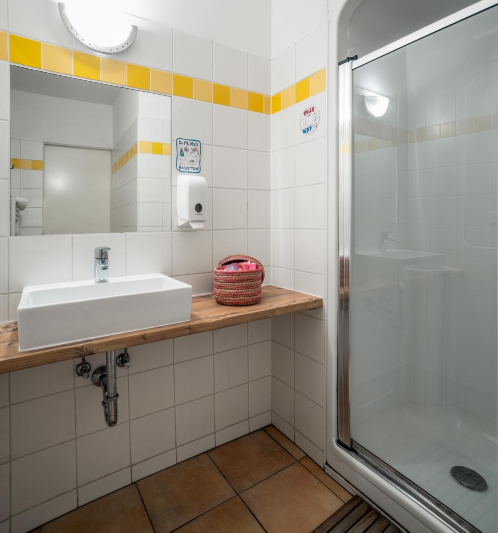 Doppelzimmer - Gemischt - Budget - Gemeinschaftsbad auf dem Flur
