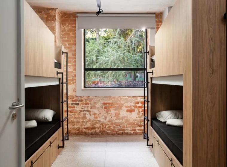 Privatzimmer für 4 Personen mit Badezimmer