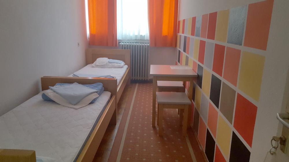 Zweitbettzimmer - Gemischt - Standard - Gemeinschaftsbad auf dem Flur