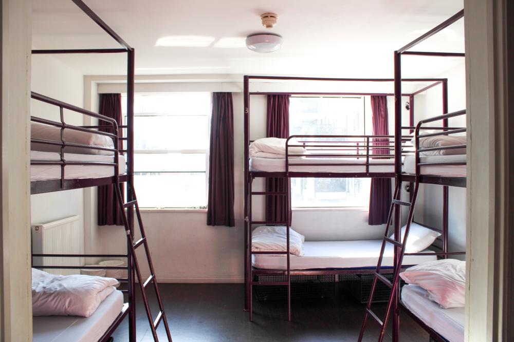 Bett im 6-Bett Mischschlafsaal mit eigenem Bad