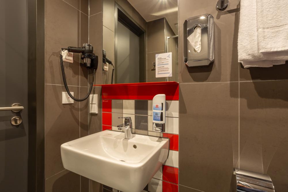 3 Bett Einzelzimmer - Gemischt - Standard - privates Bad