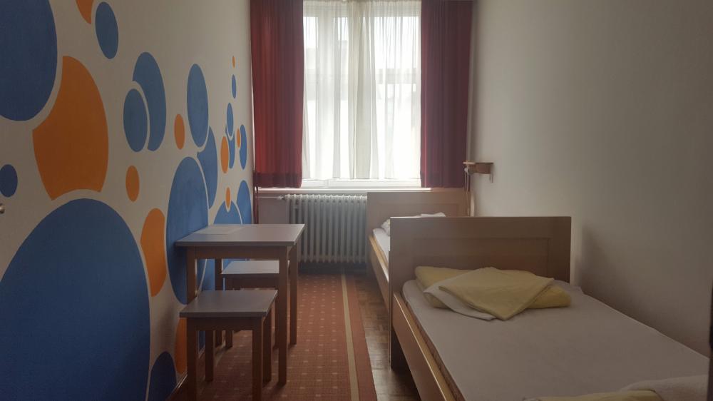 Zweitbettzimmer - Gemischt - Standard - Gemeinschaftsbad auf dem Flur