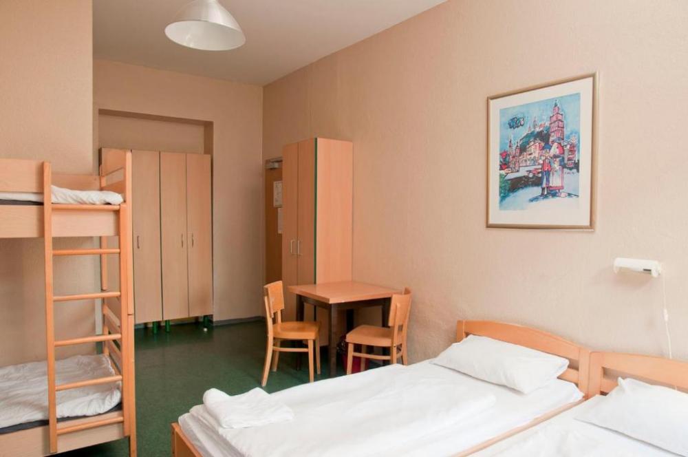 Vierbettzimmer mit Badezimmer