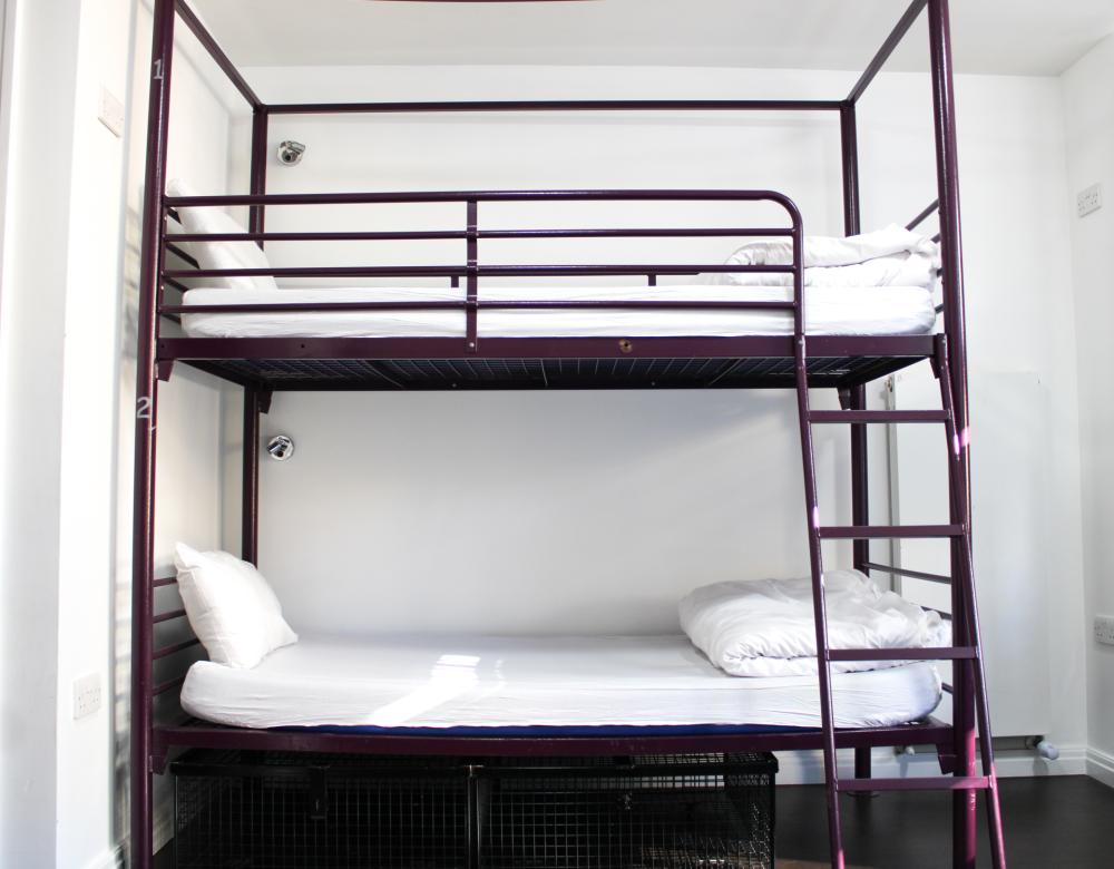 Bett im 6-Bett-Gemischten-Schlafsaal mit Gemeinschaftsbad