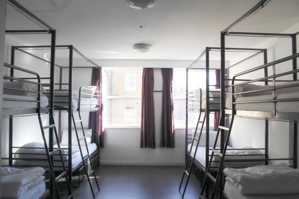 Bett im 8-Bett-Gemischten-Schlafsaal mit eigenem Bad