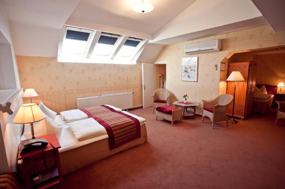 5-Bett-Familienzimmer mit Badewanne