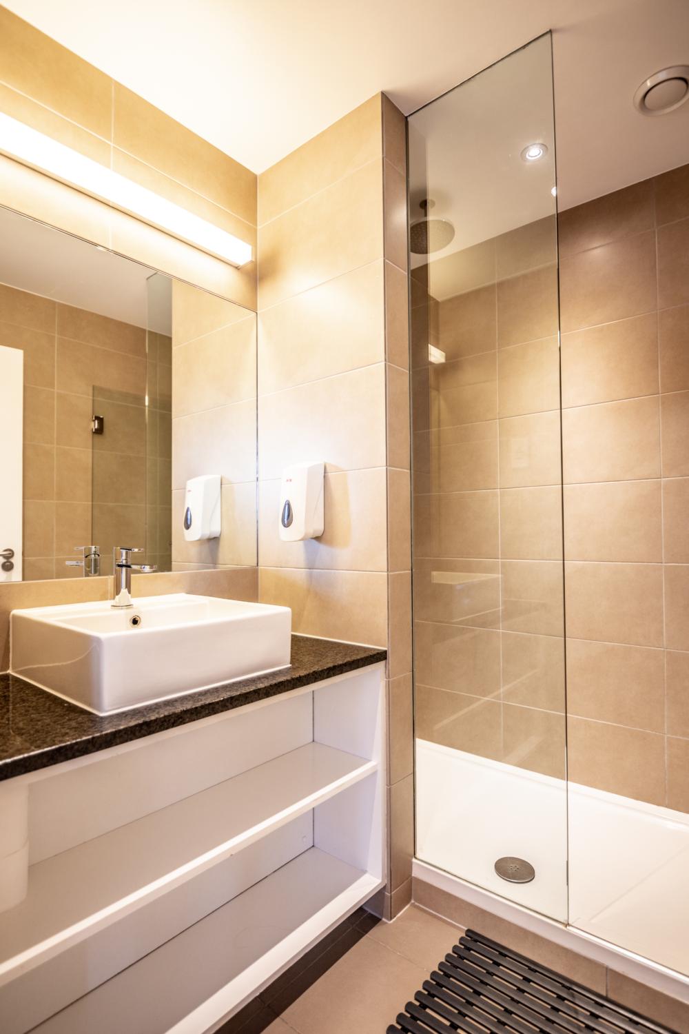 Zweitbettzimmer - Gemischt - Standard - privates Bad
