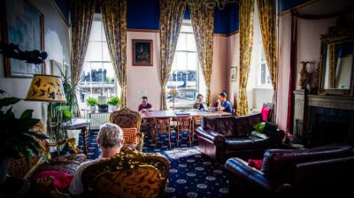 Posh Lounge Image